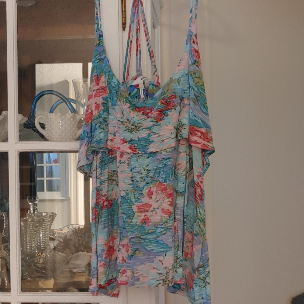 Nice sleeveless top,